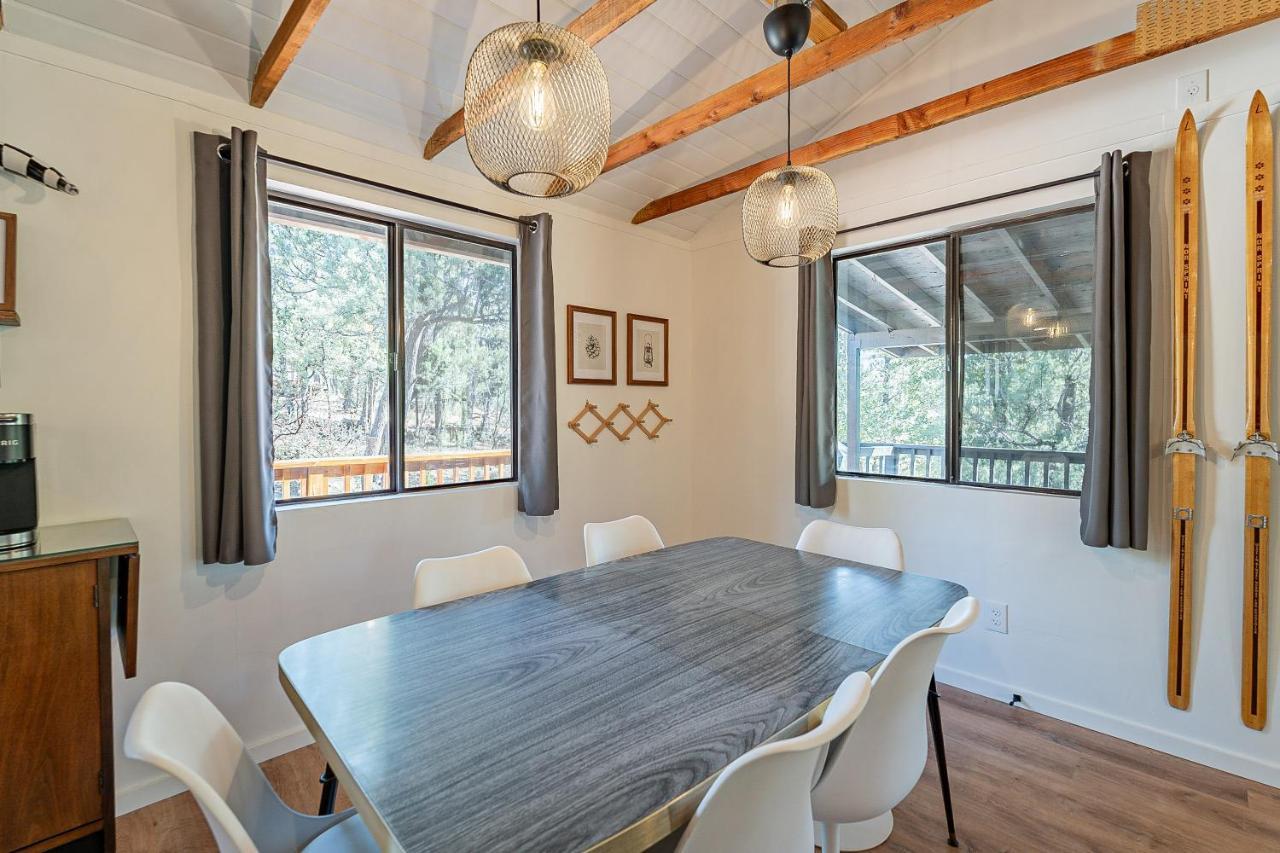 The Pine House - Cozy Mid-Century Modern, Pet-Friendly Villa Bagian luar foto