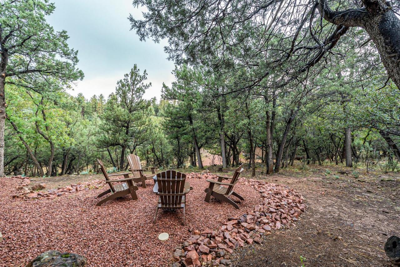 The Pine House - Cozy Mid-Century Modern, Pet-Friendly Villa Bagian luar foto