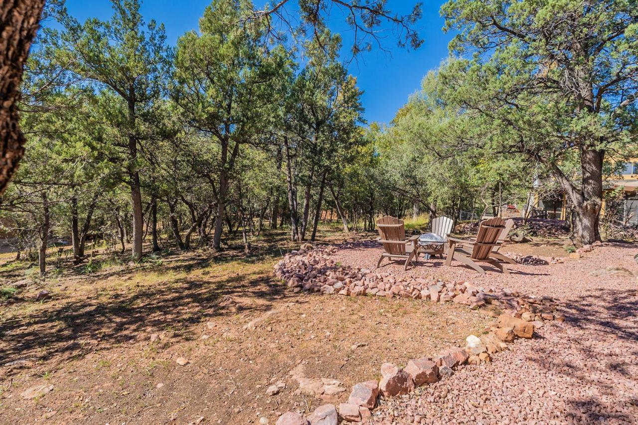 The Pine House - Cozy Mid-Century Modern, Pet-Friendly Villa Bagian luar foto