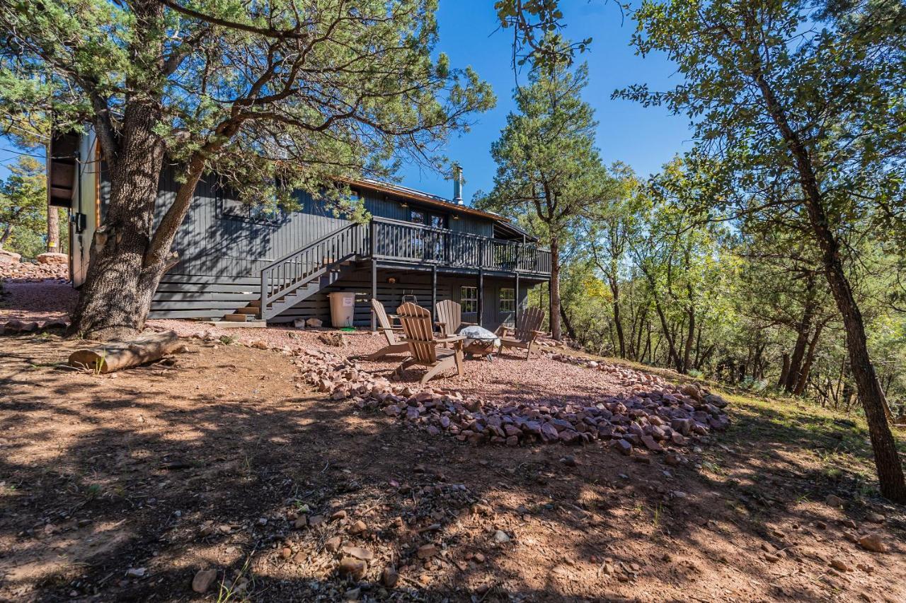 The Pine House - Cozy Mid-Century Modern, Pet-Friendly Villa Bagian luar foto